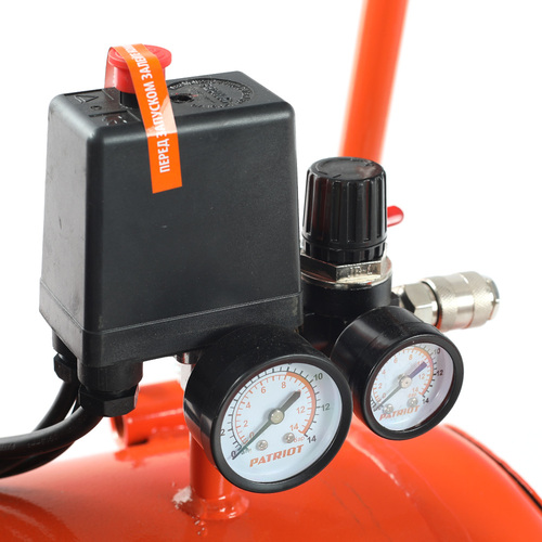 Компрессор Patriot поршневой безмасляный WO 100-440, 440 л/мин, 8 бар, 2500 Вт, 100 л, быстросъем и "елочка" с вентилем
