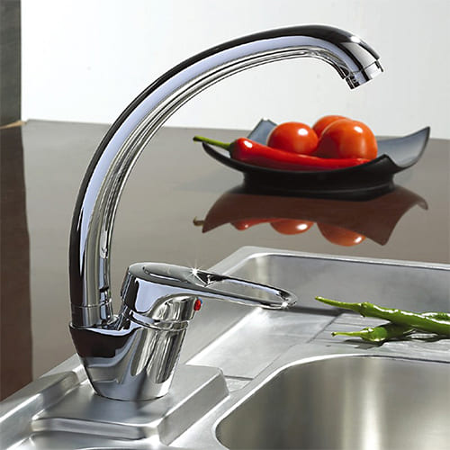 Смеситель для кухни LEDEME 4128-В шар с бок. ручкой шпилька С-образный , карт. 40мм. , 1/10