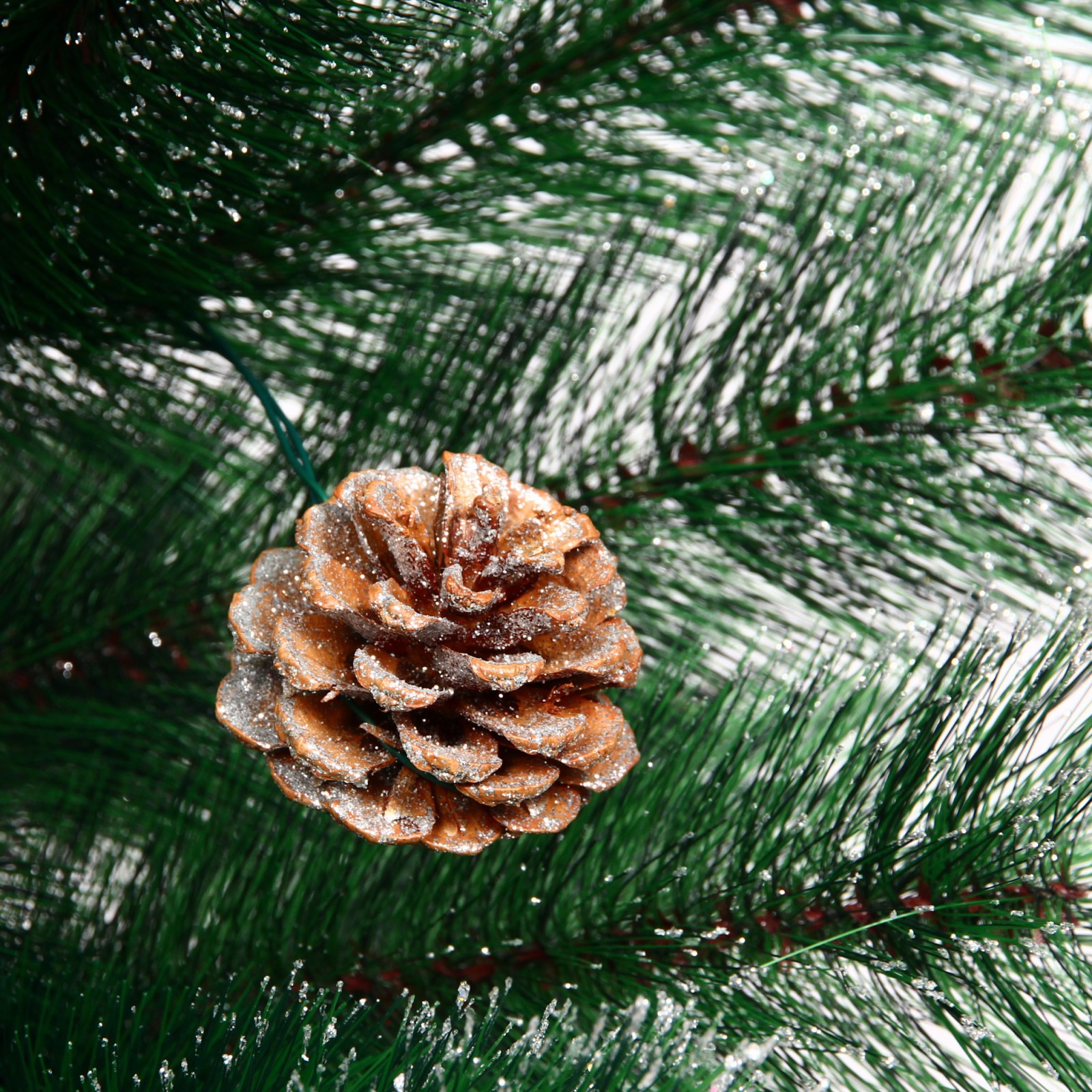 Ёлка "Снегурочка"  90 см, леска с шишками и серебряным инеем (45 веток)