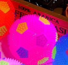 Игрушка - мячик для собак средних и крупных пород "БЕГИ ЛОВИ", цвет оранжевый, с пищалкой, d-7см (лейбл)✦