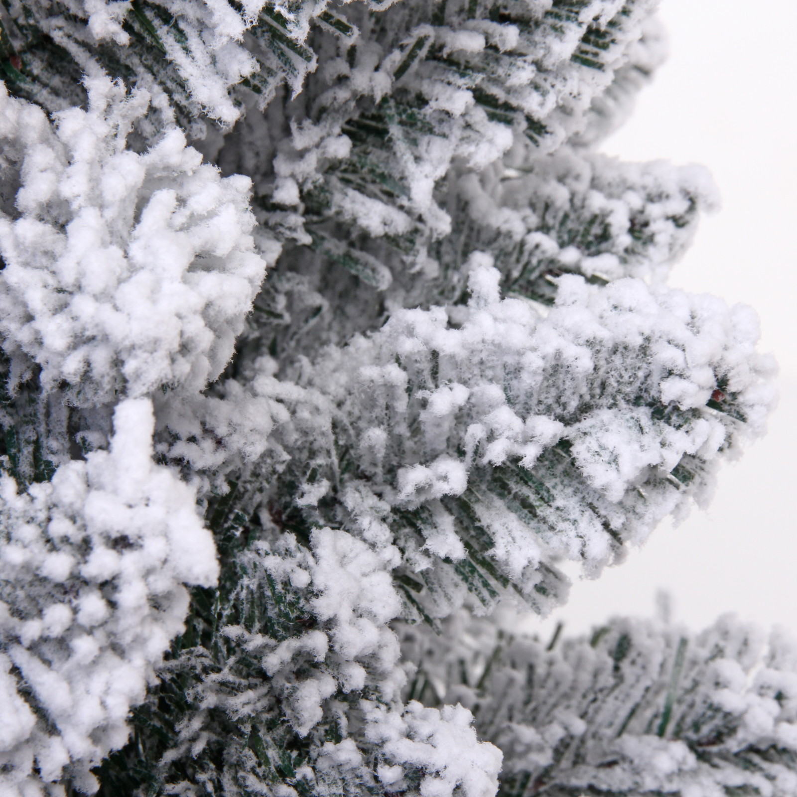 Ёлка "Снежные огни" 210 см, ПВХ с белым напылением 310 ламп LED (1222 ветки)