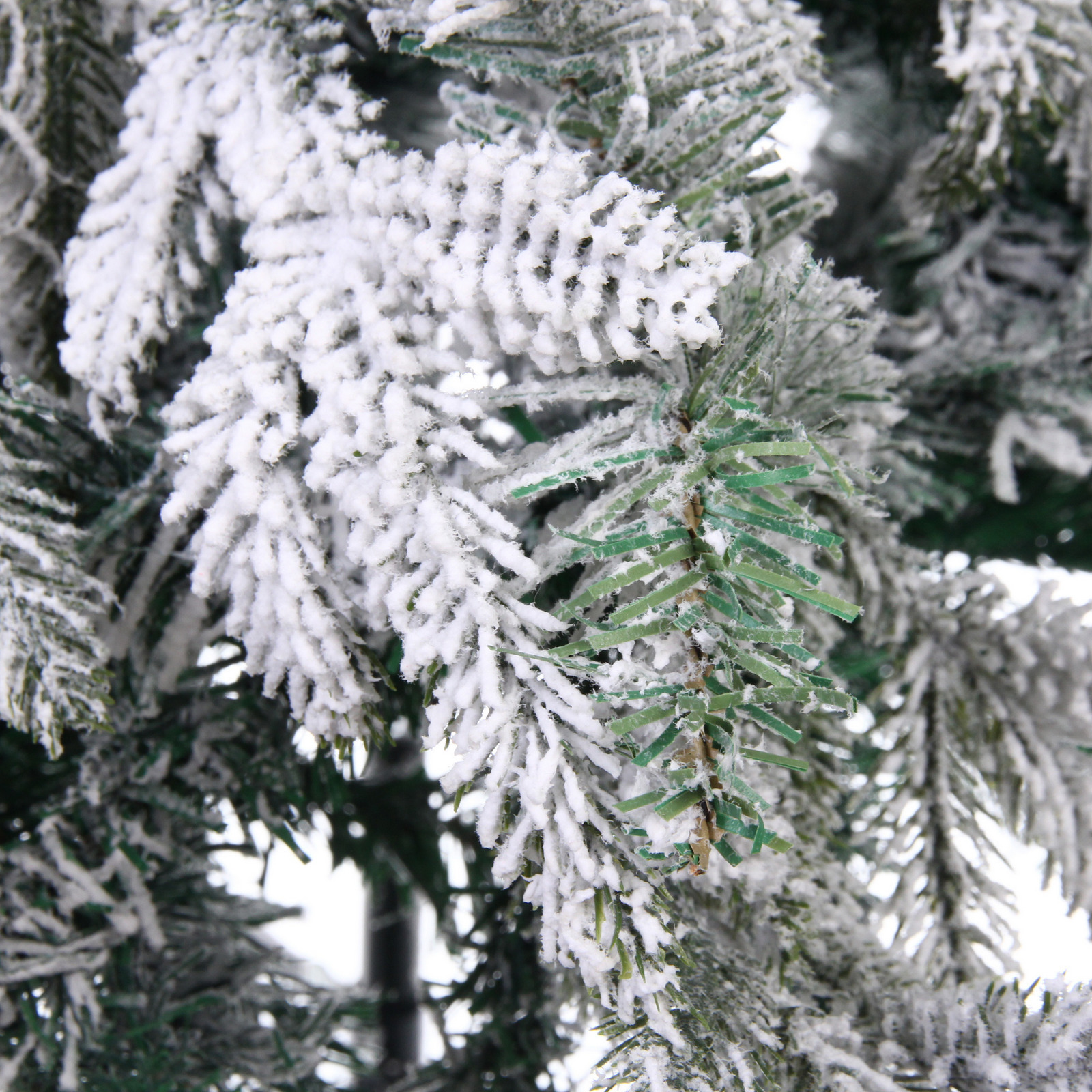 Ёлка "Сибирская вьюга" 180 см, ПВХ, резина (650 веток)