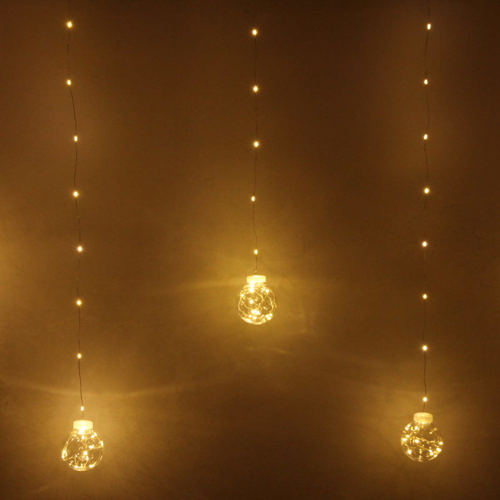 Гирлянда для дома БАХРОМА "Шар" ш2,5 м* в0,5/0,8м 200 ламп LED, d-8 см, 1 реж, IP-20, Теплый белый