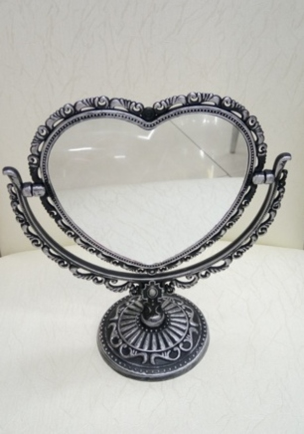 Зеркало настольное в пластиковой оправе "Версаль - Сердце", цвет серебро, двухстороннее, с увеличением, 21см 