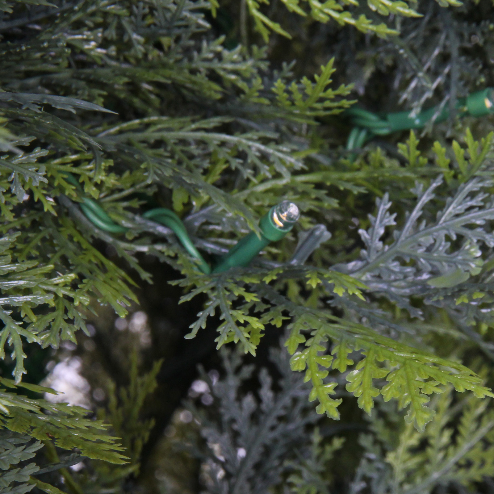 Ёлка светодиодная "Лесная радость" 180 см (868 веток), 260 ламп LED, цвет свечения-Теплый белый