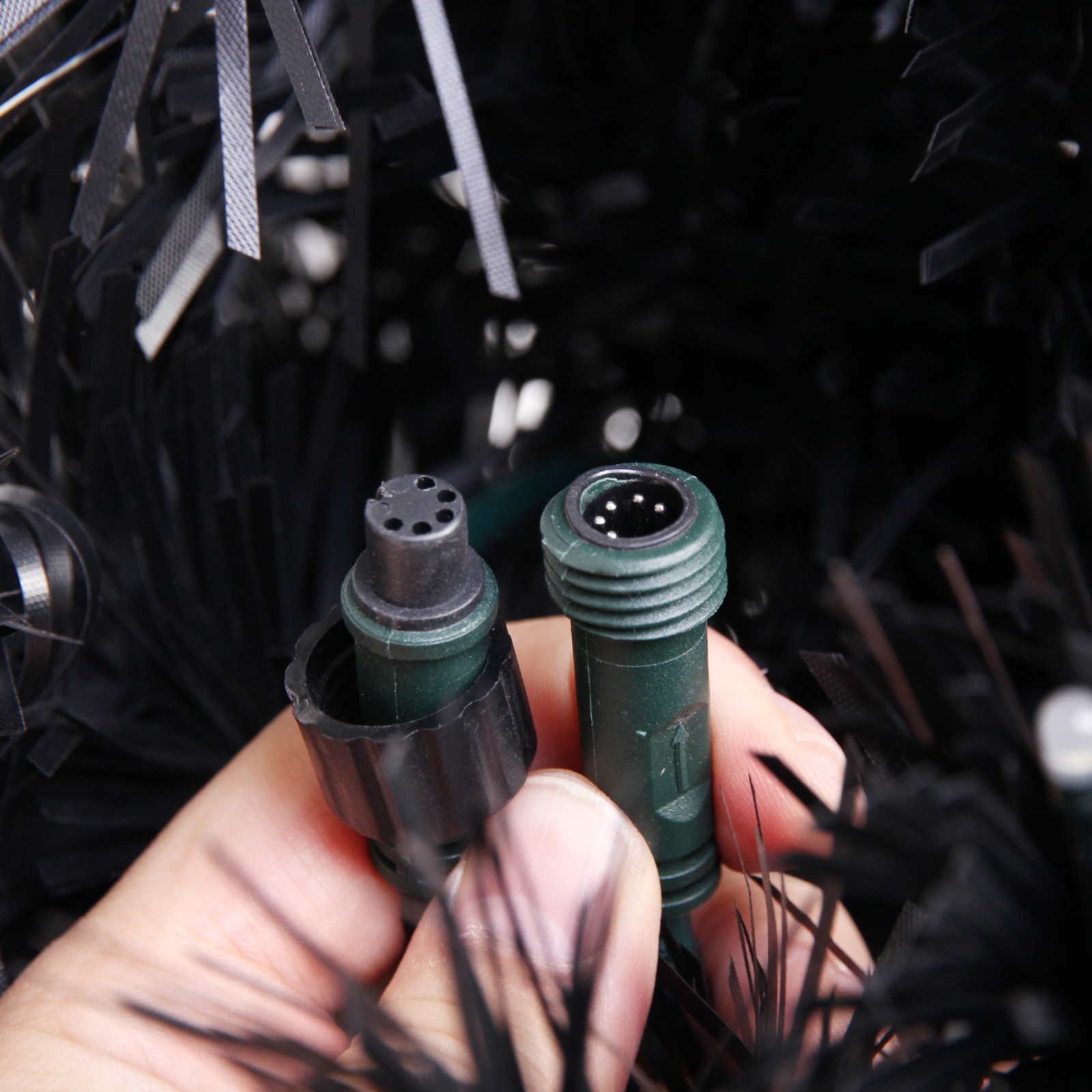 Ёлка светодиодная "Млечный путь" 210 см, ПВХ черный,  цвет свечения-Белый (289 веток) (T1050B-210)