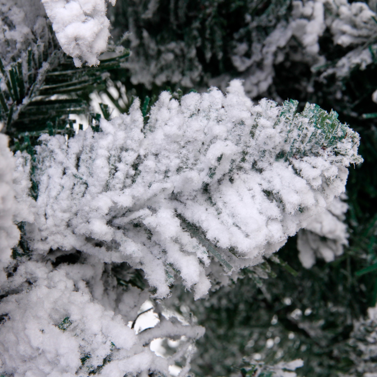 Ёлка "Снежные огни" 210 см, ПВХ с белым напылением 310 ламп LED (1222 ветки)