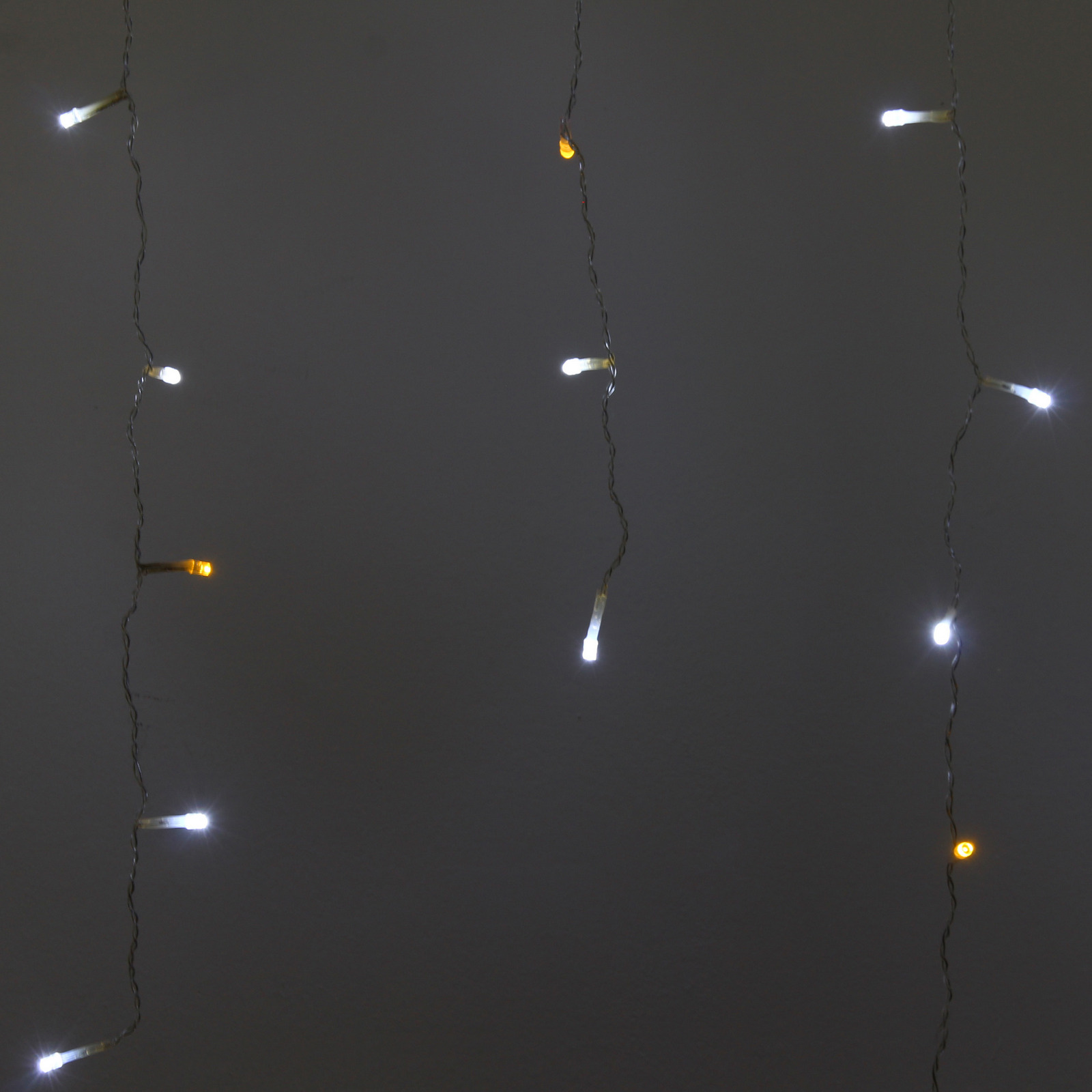 Гирлянда для улицы БАХРОМА "Мерцание" ш3м* в40/60см 100 ламп LED, прозр.провод,1 режим, IP-54, Белый/Теплый белый мерцает (возможность соединения)