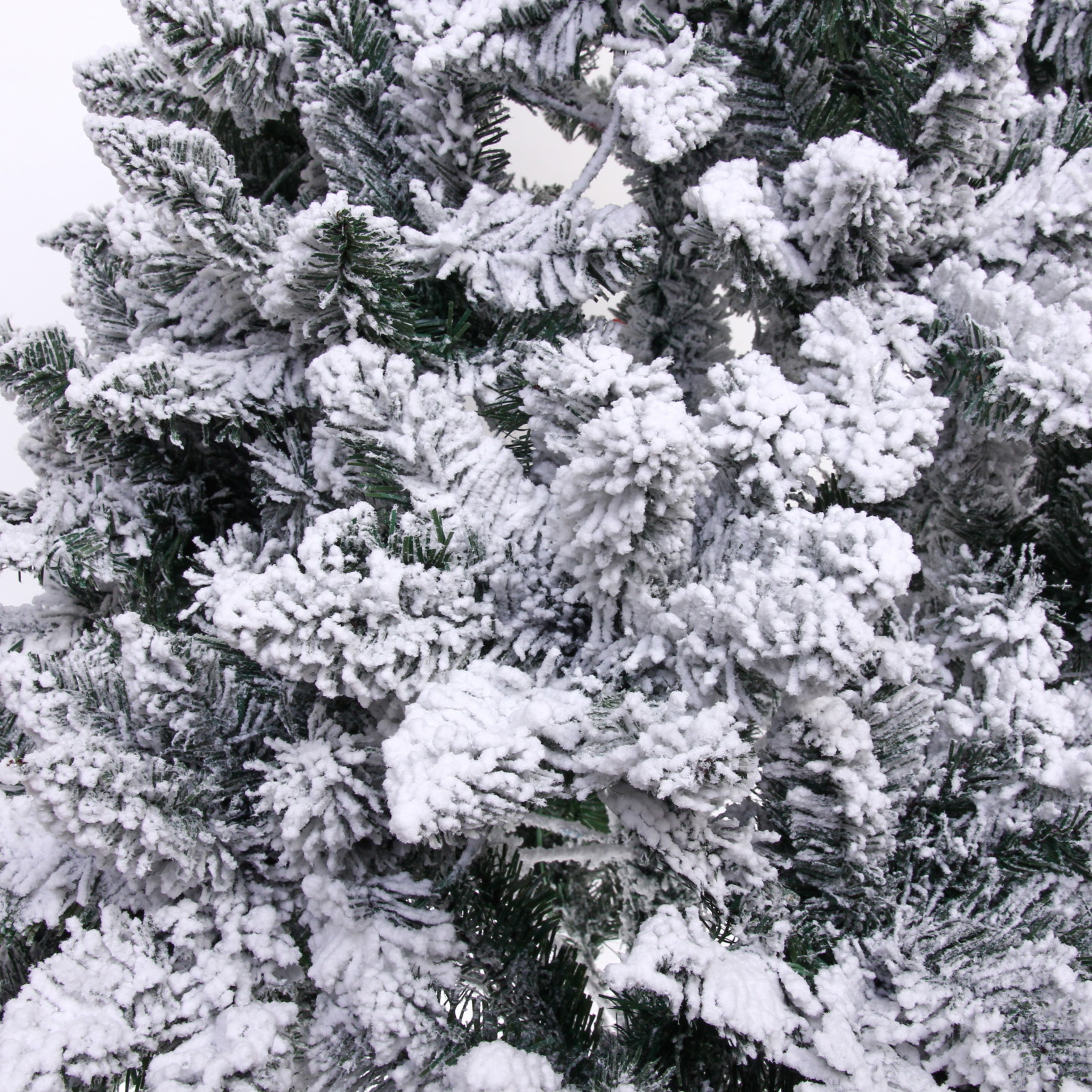 Ёлка "Снежные огни" 210 см, ПВХ с белым напылением 310 ламп LED (1222 ветки)