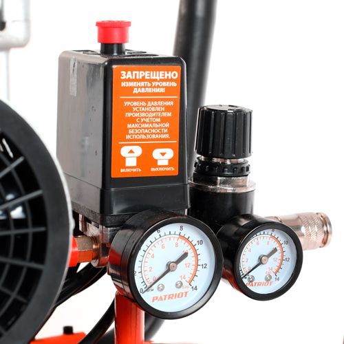 Компрессор Patriot поршневой безмасляный WO 50-300 , 300 л/мин, 8 бар, 2000 Вт, 50 л, быстросъемный и "елочка" с вентилем