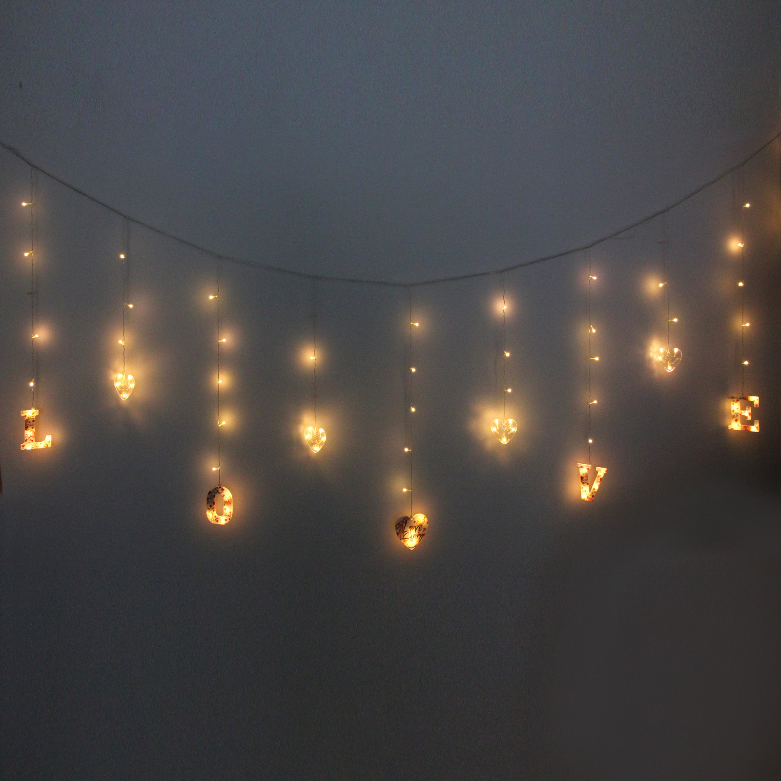Гирлянда для дома БАХРОМА "LOVE" ш2,5м* в0,45/0,65м 90 ламп LED, прозрачн.пров, 8 режимов, IP-20, Теплый белый (возможность соединения)