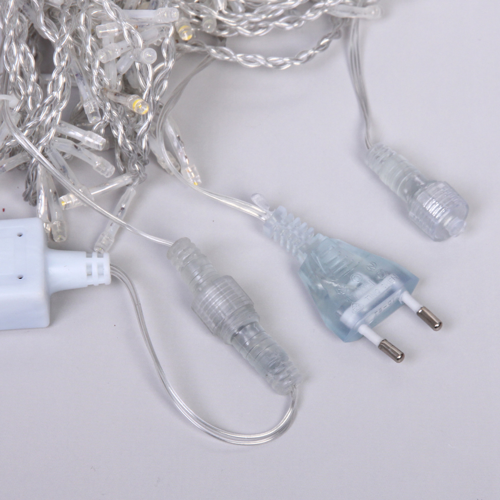 Гирлянда для улицы БАХРОМА "Мерцание" ш3м* в40/60см 100 ламп LED, прозр.провод,1 режим, IP-54, Белый/Теплый белый мерцает (возможность соединения)