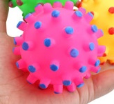 Игрушка - мячик для собак средних и крупных пород "БЕГИ ЛОВИ", цвет оранжевый, с пищалкой, d-7см (лейбл)✦