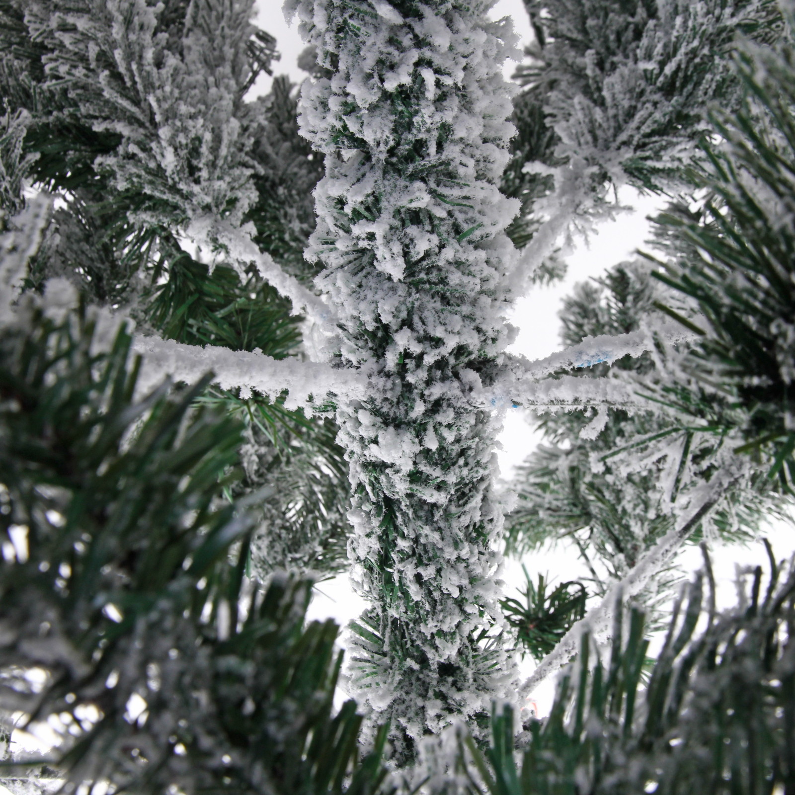 Ёлка "Снежные огни" 210 см, ПВХ с белым напылением 310 ламп LED (1222 ветки)